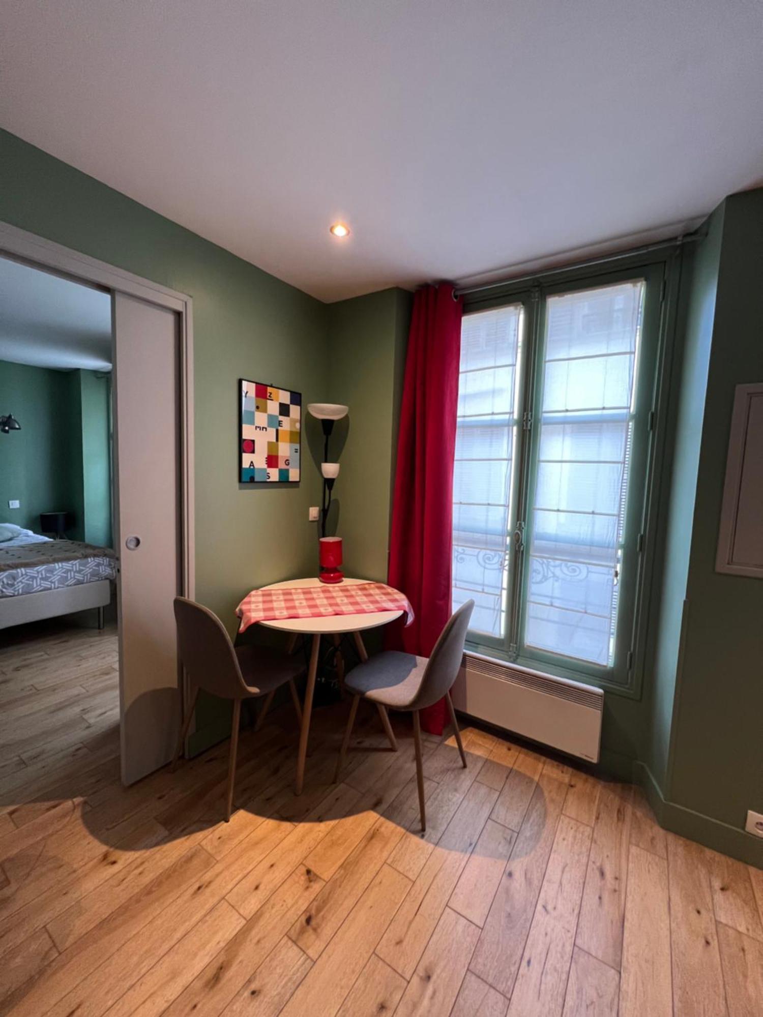 Les Petits Apparts Versailles Exterior photo