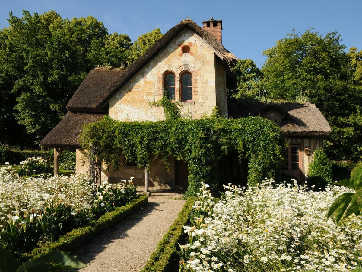 Les Petits Apparts Versailles Exterior photo